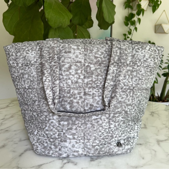 lululemon athletica Handbags - NWOT Lululemon Quilted Grid Tote Bag 26L Lined Leopard White Opal Carbon Dust
